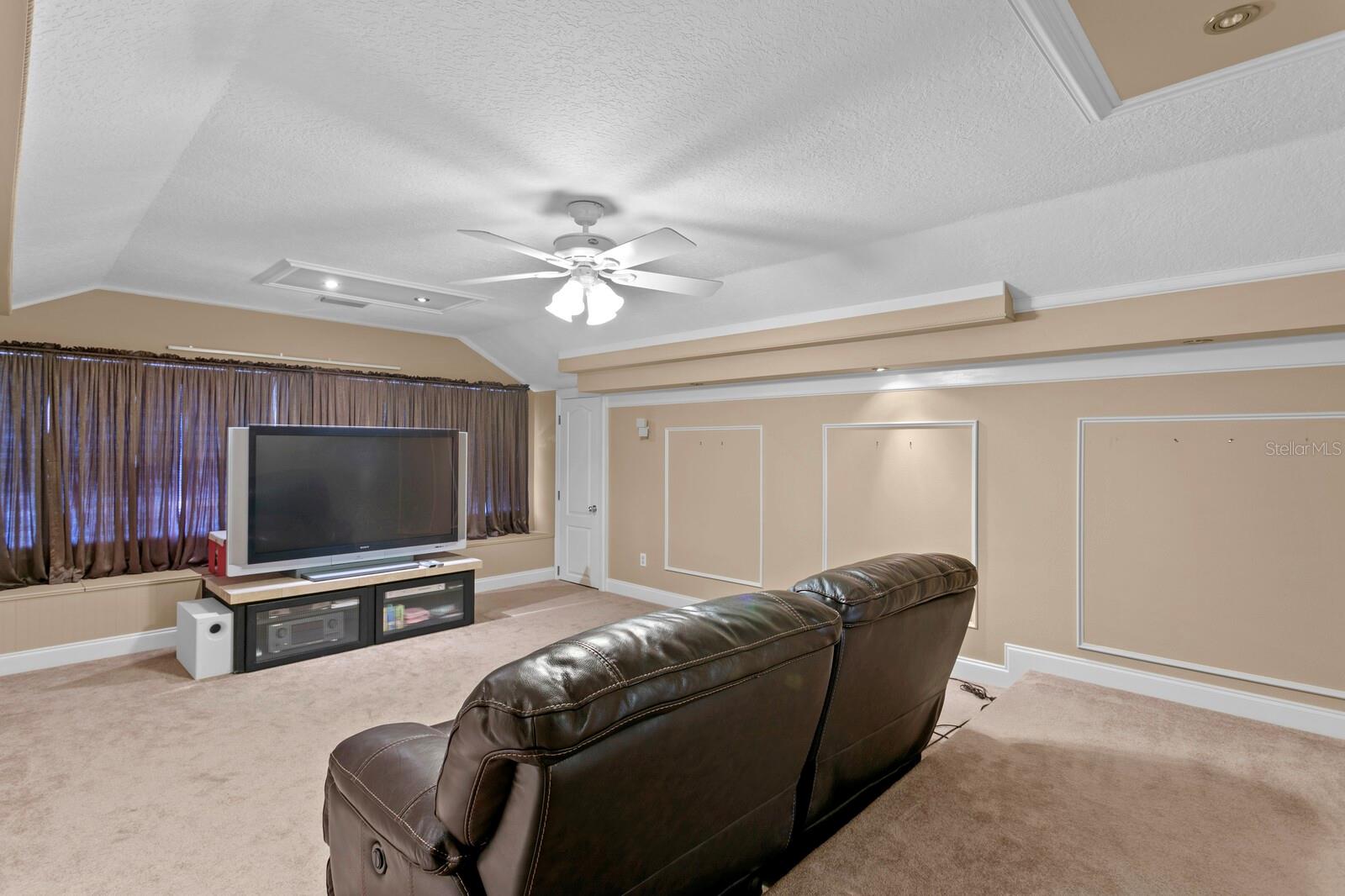 Image 39 of 76 For 13548 Lake Magdalene Drive