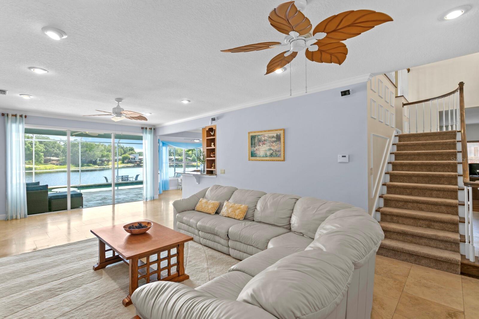 Image 7 of 76 For 13548 Lake Magdalene Drive