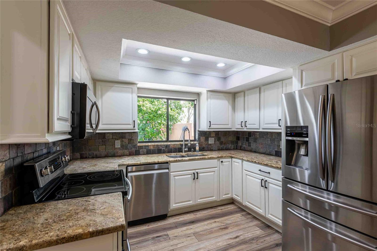 Image 12 of 35 For 601 Colebrook Court