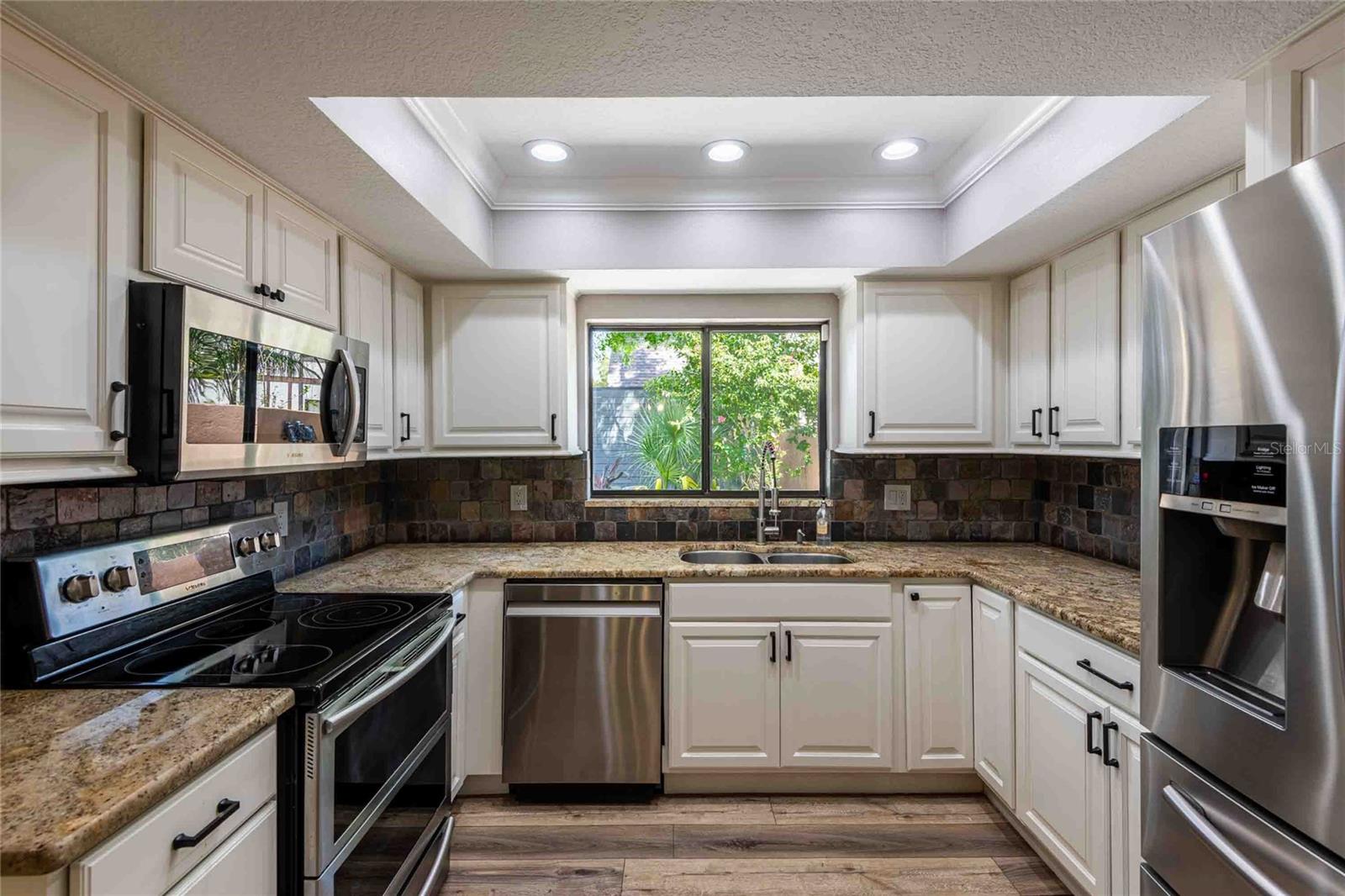 Image 13 of 35 For 601 Colebrook Court