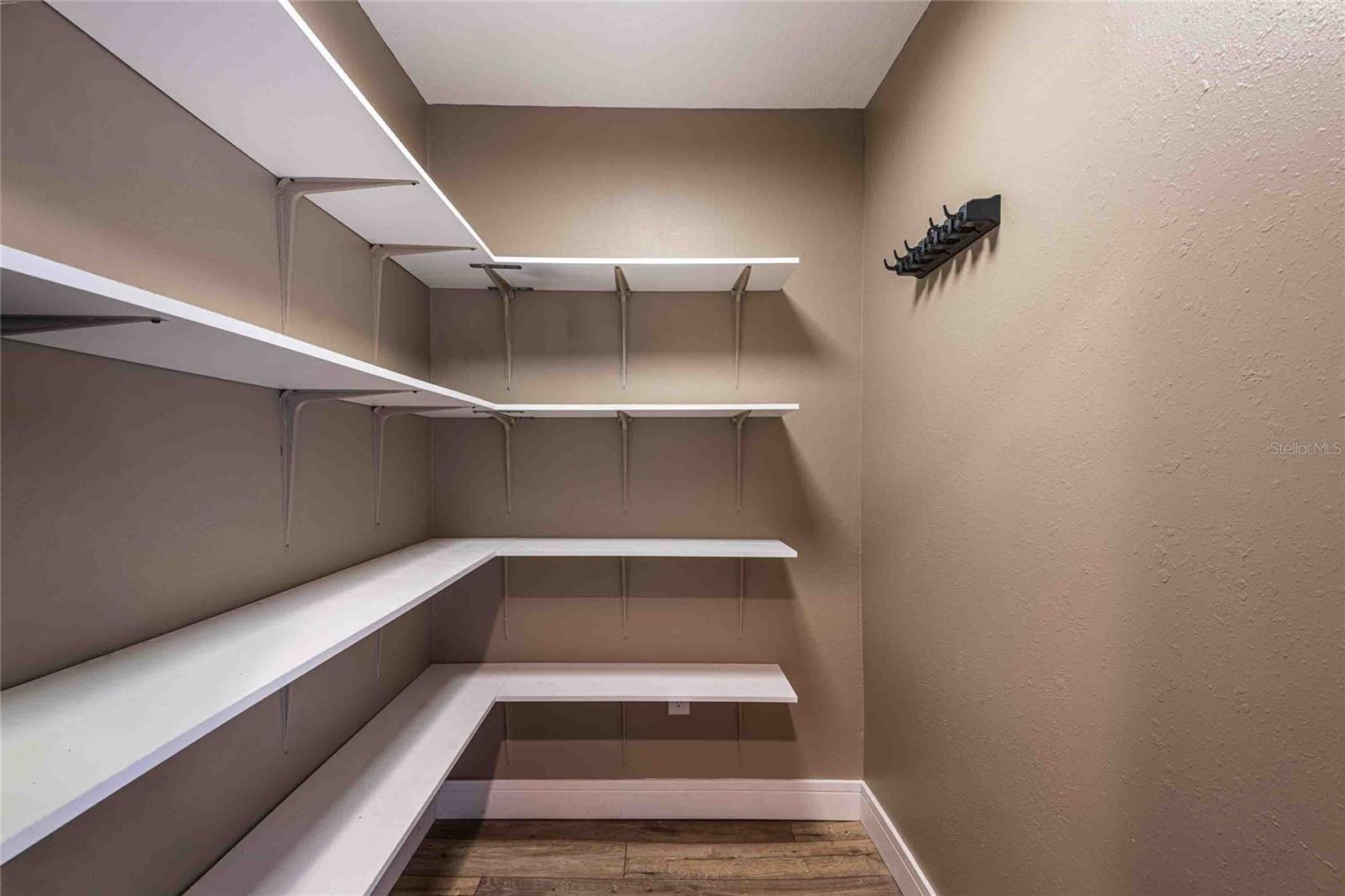 Image 15 of 35 For 601 Colebrook Court