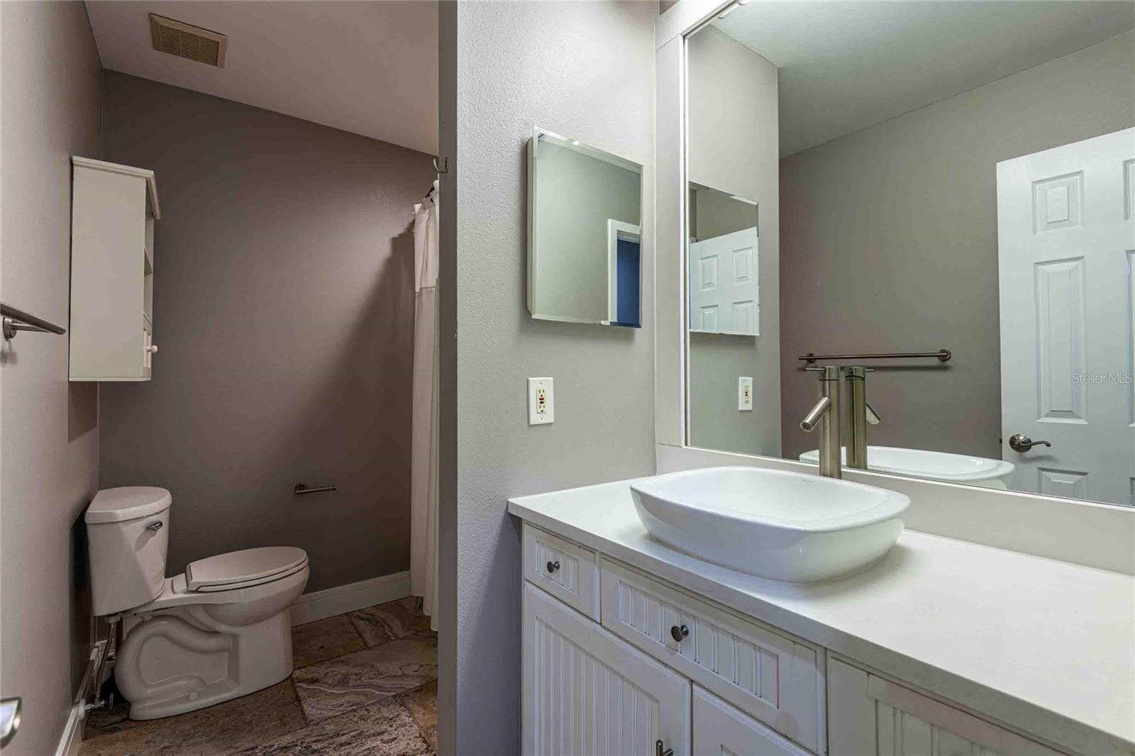 Image 18 of 35 For 601 Colebrook Court