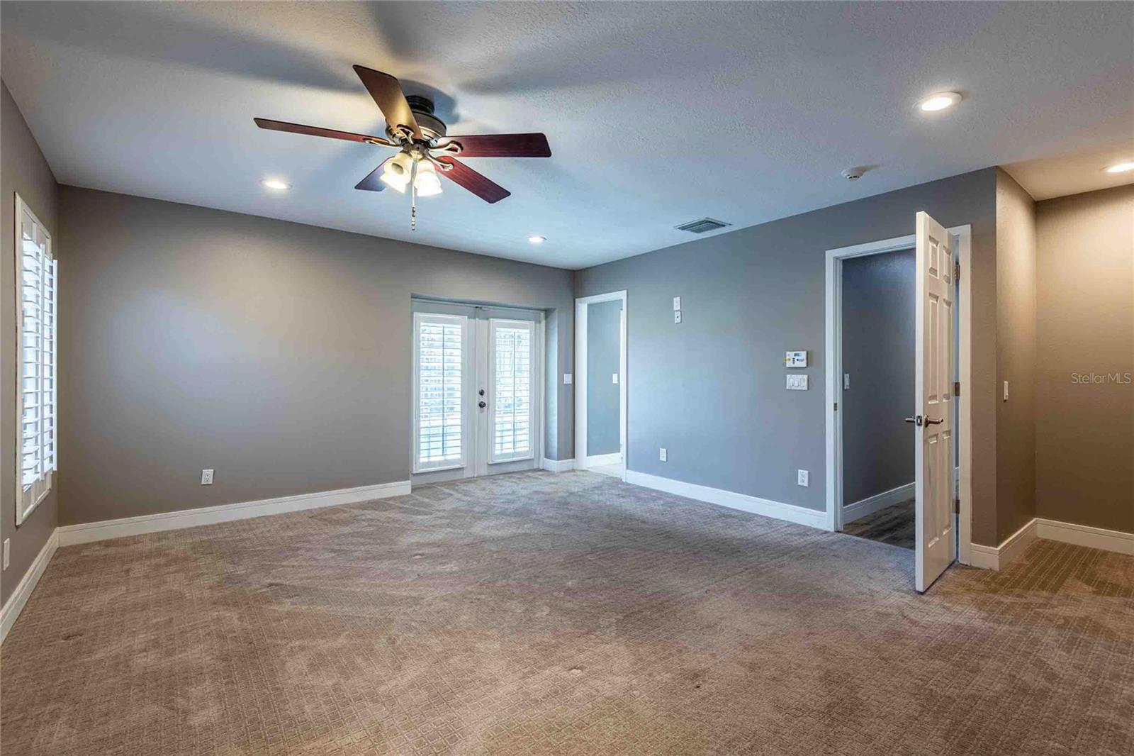 Image 21 of 35 For 601 Colebrook Court