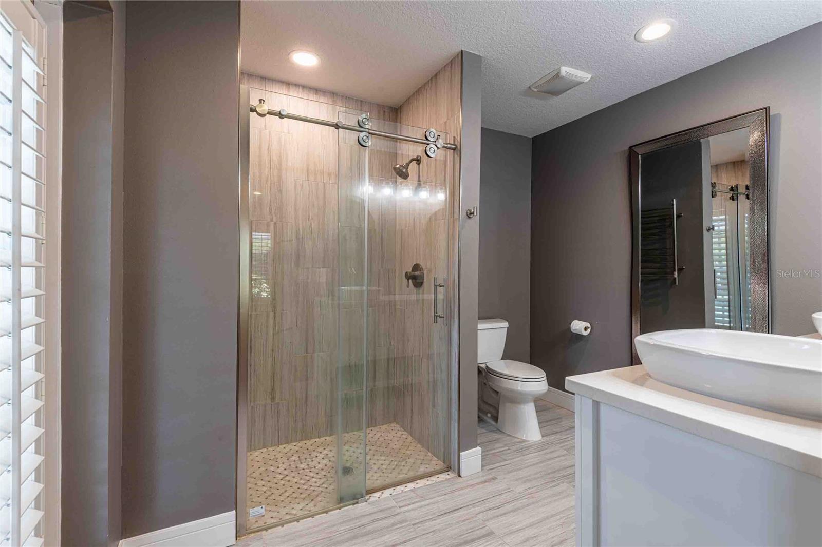 Image 23 of 35 For 601 Colebrook Court