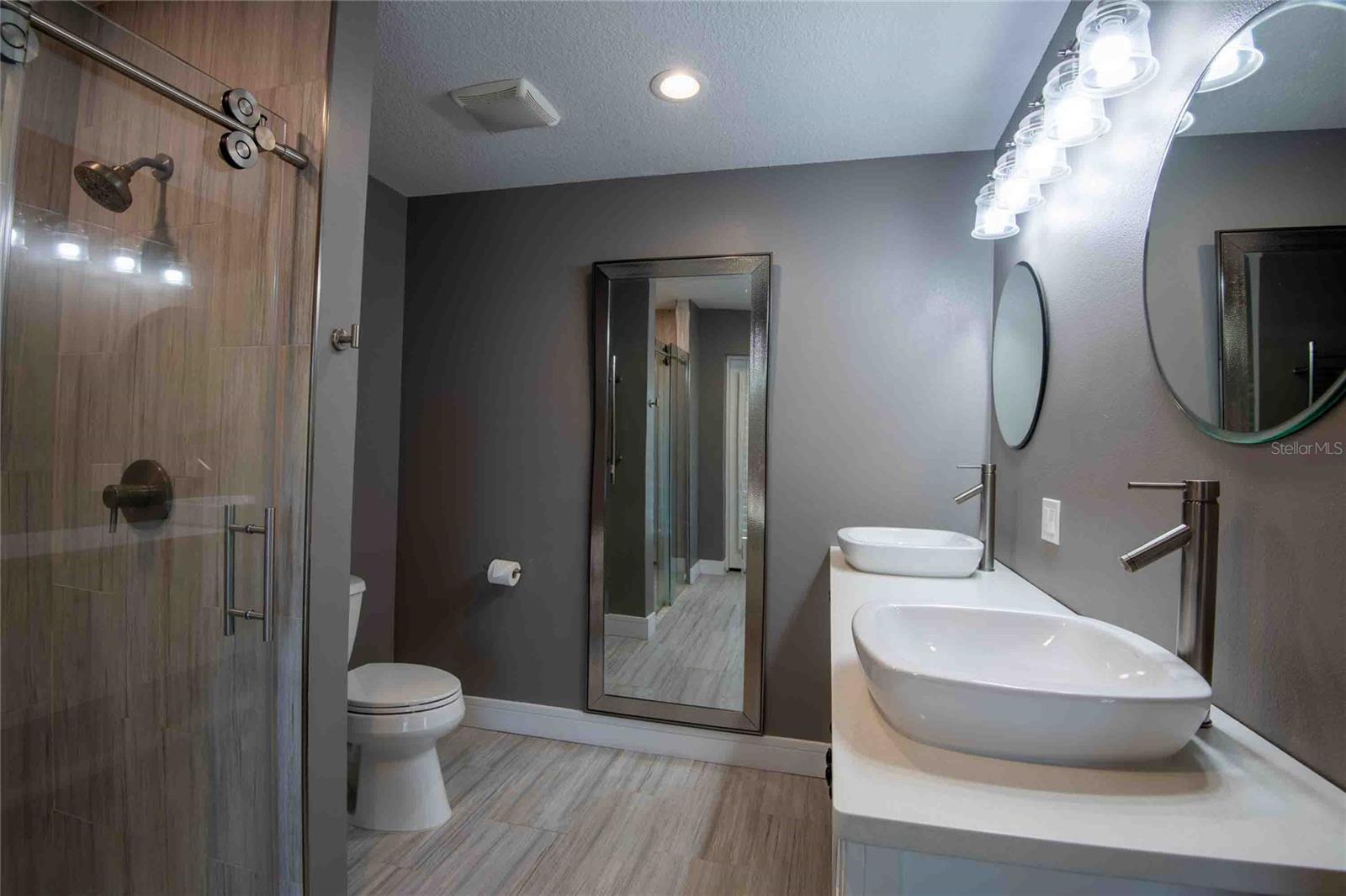 Image 24 of 35 For 601 Colebrook Court