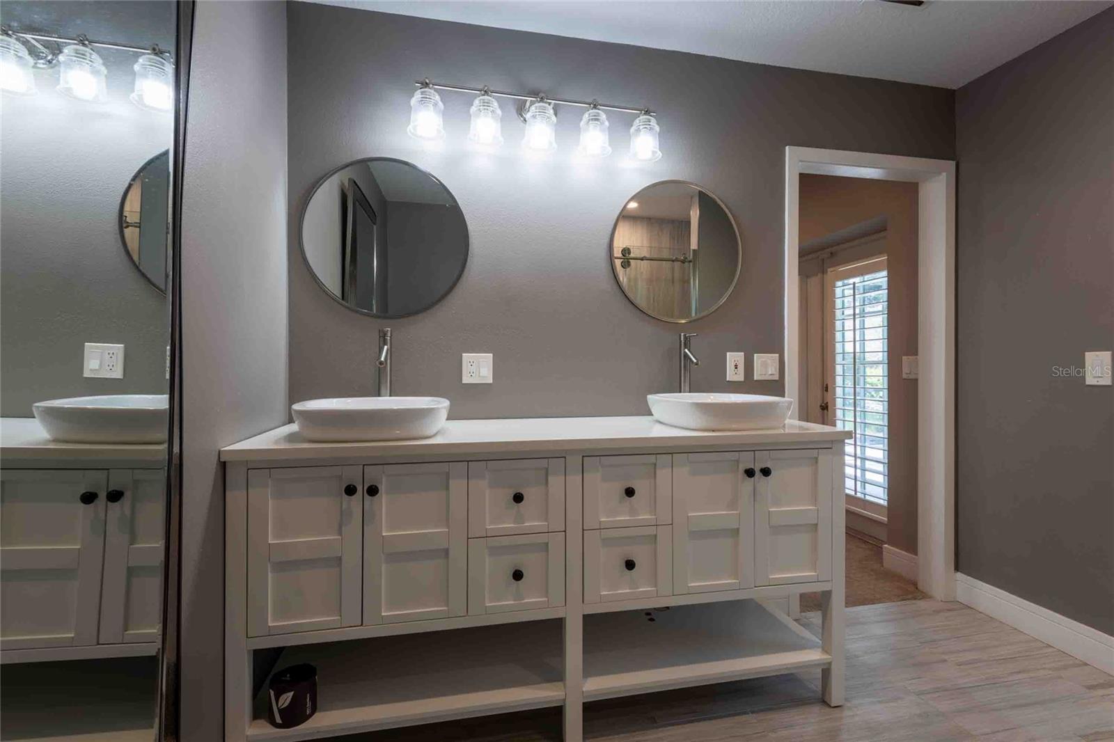 Image 25 of 35 For 601 Colebrook Court