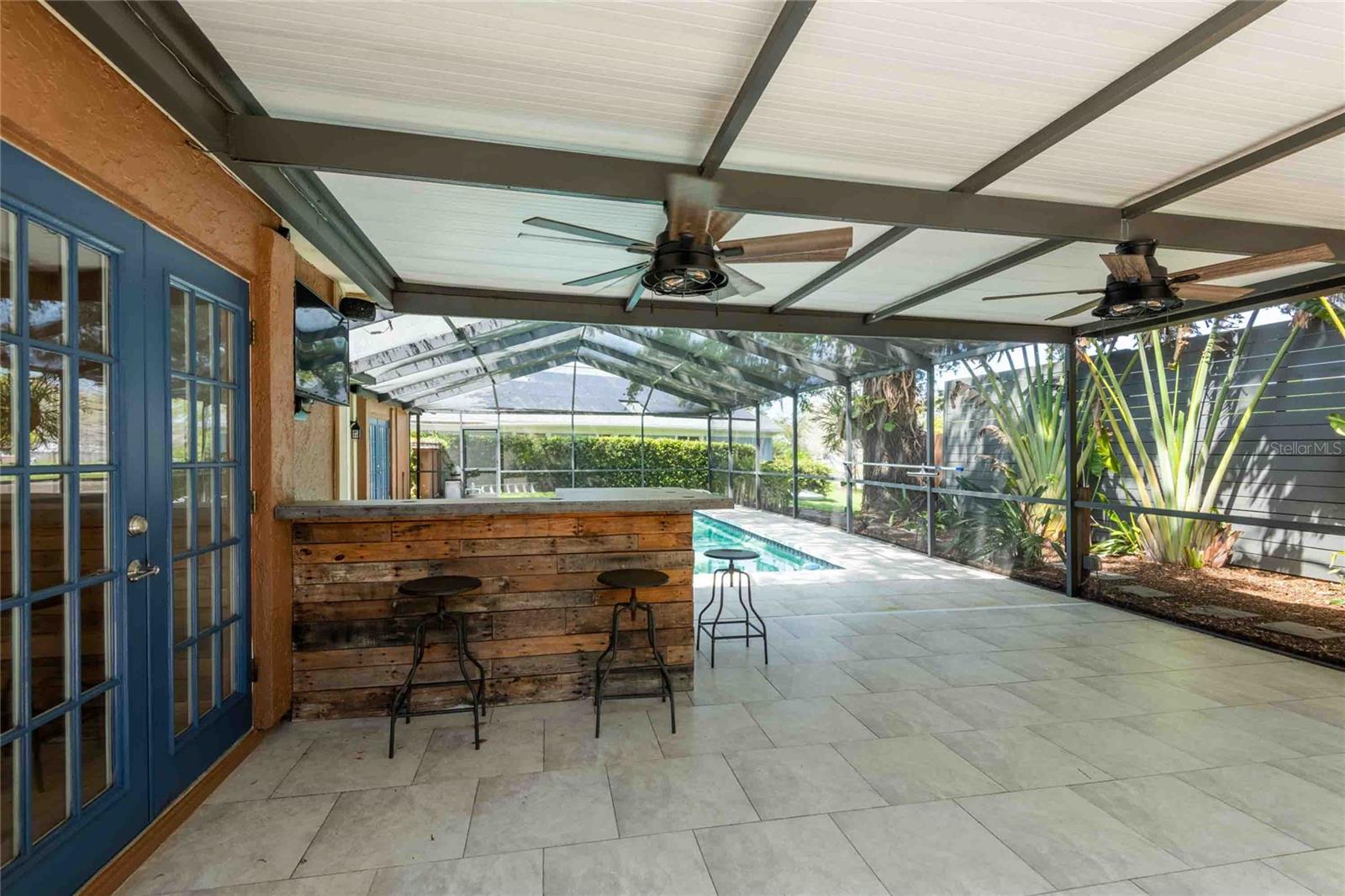 Image 26 of 35 For 601 Colebrook Court