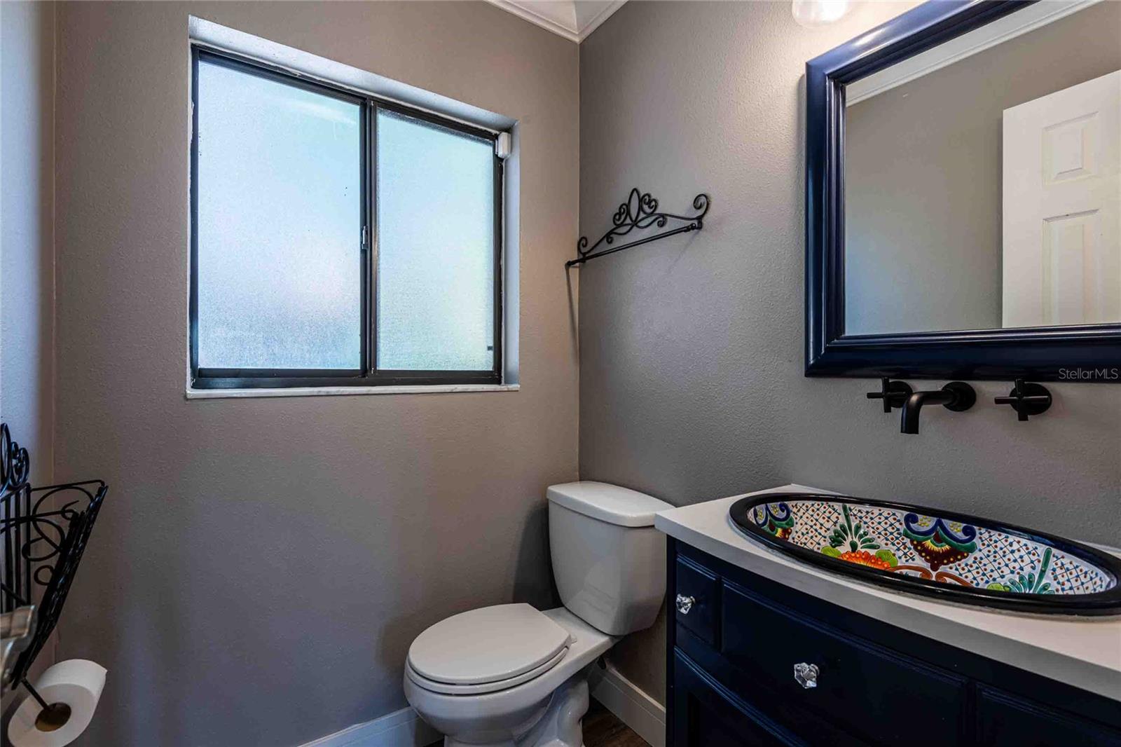 Image 5 of 35 For 601 Colebrook Court