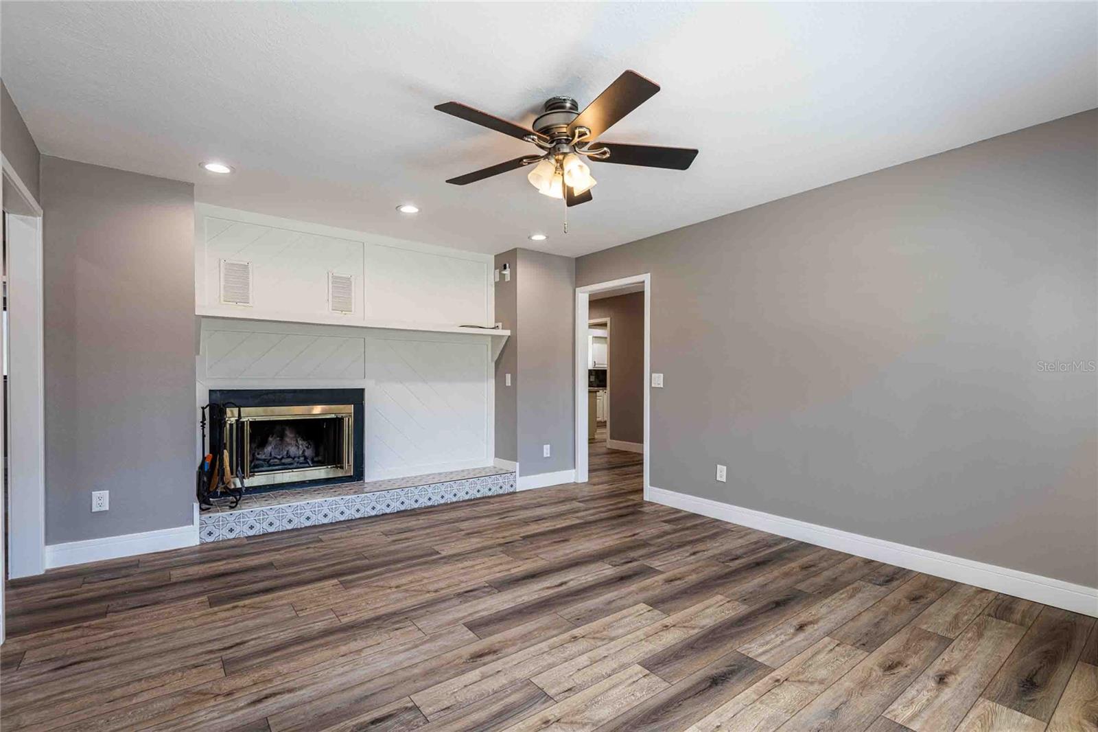 Image 8 of 35 For 601 Colebrook Court