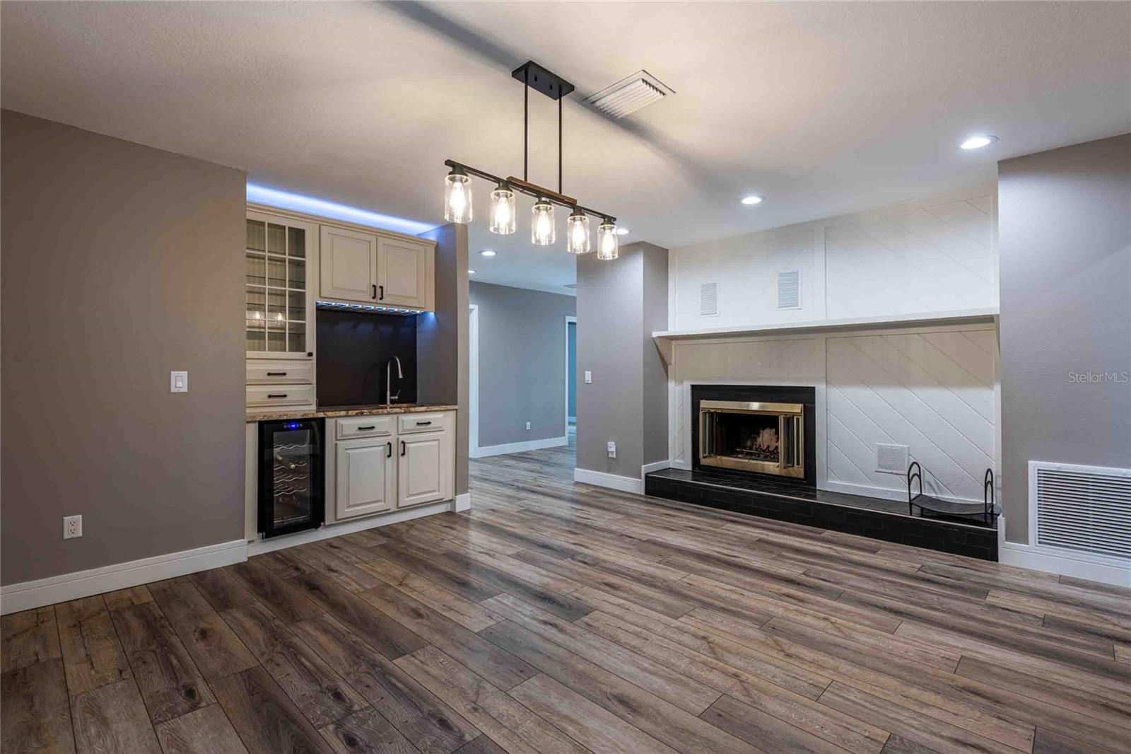 Image 9 of 35 For 601 Colebrook Court