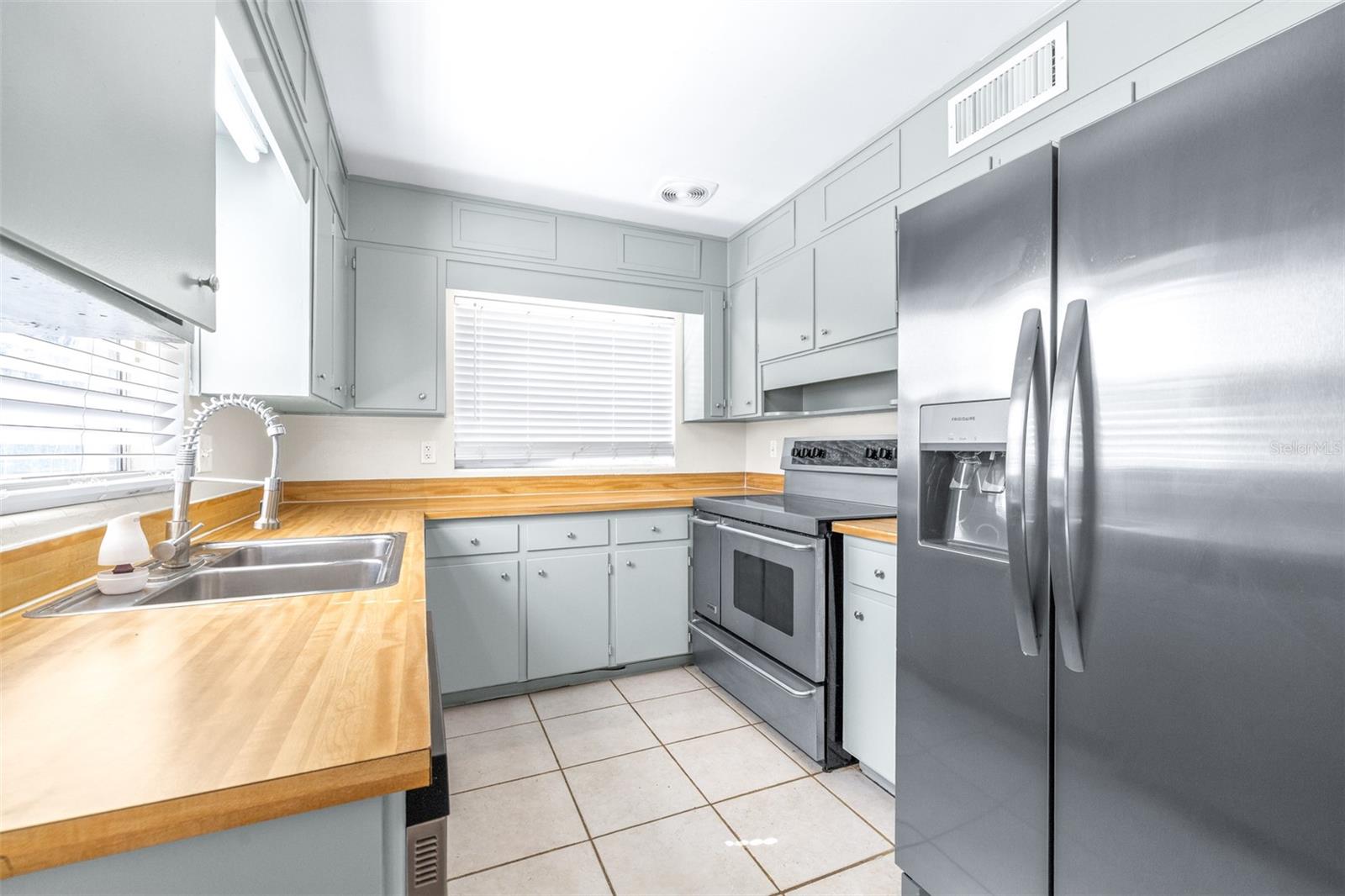 Image 19 of 69 For 1231 Greenview Drive