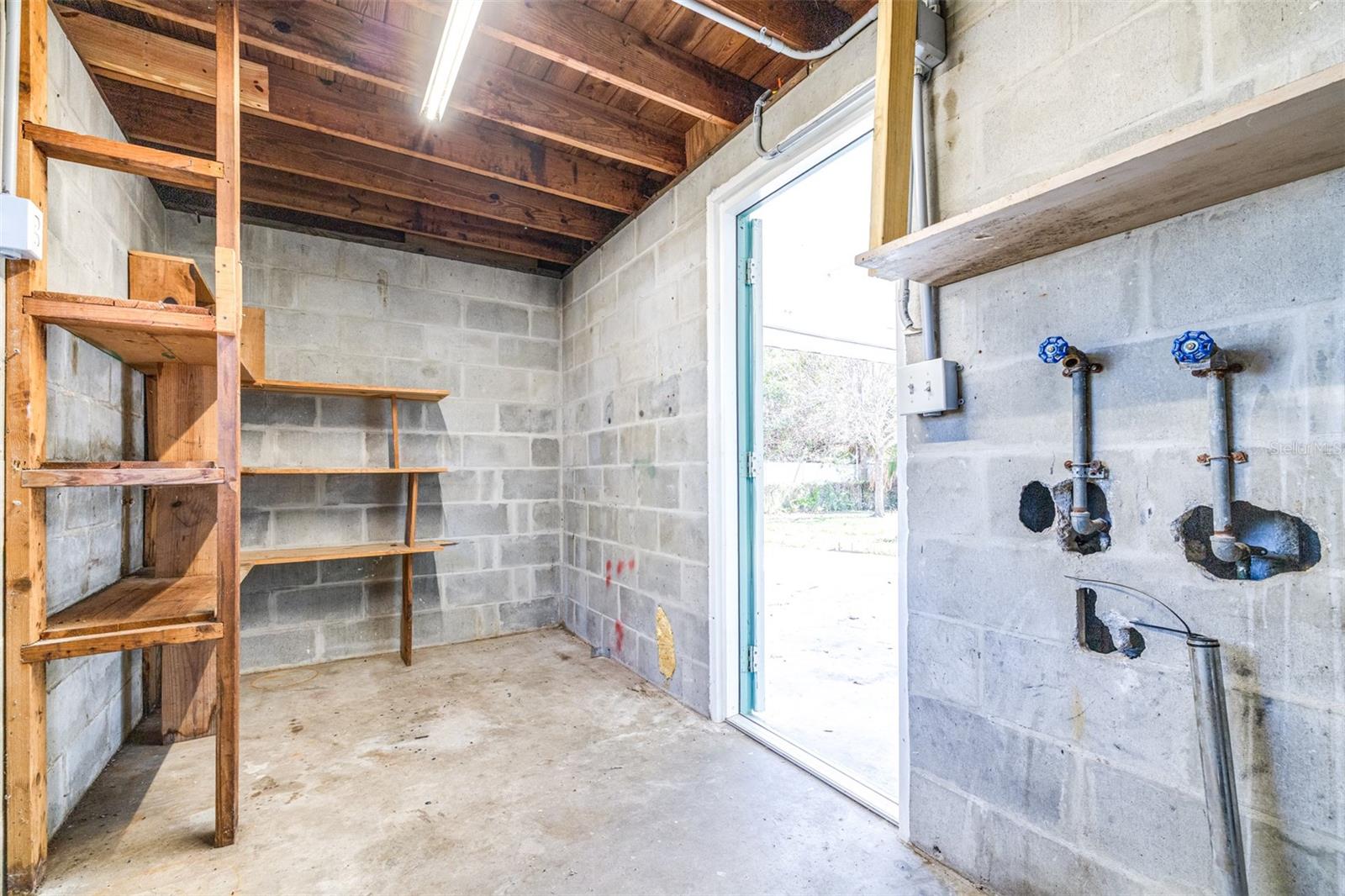 Image 33 of 69 For 1231 Greenview Drive