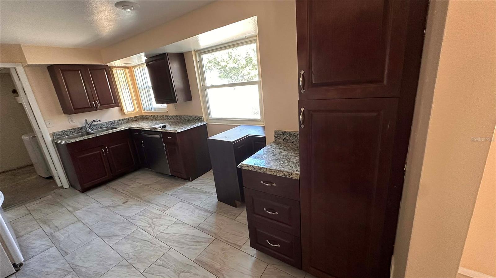 Image 8 of 12 For 6204 38th Avenue W