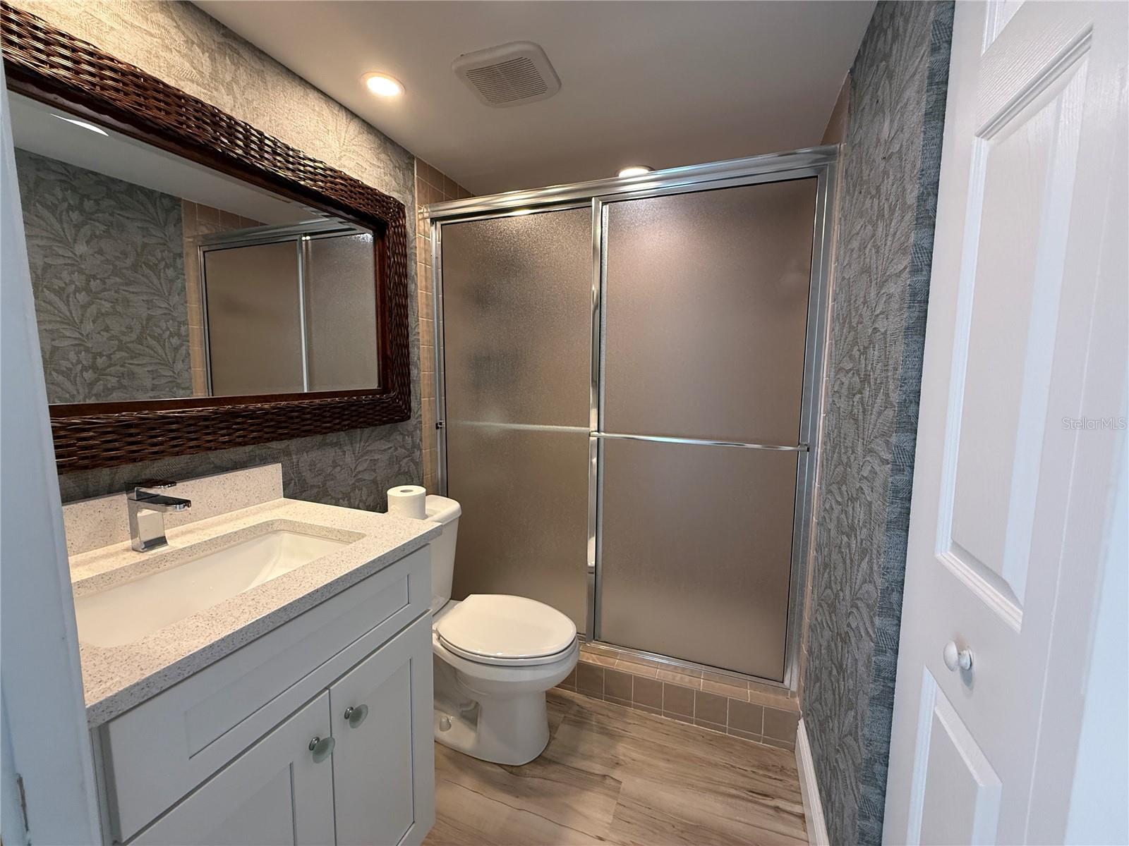 Image 14 of 44 For 4823 Ebbtide Lane 301