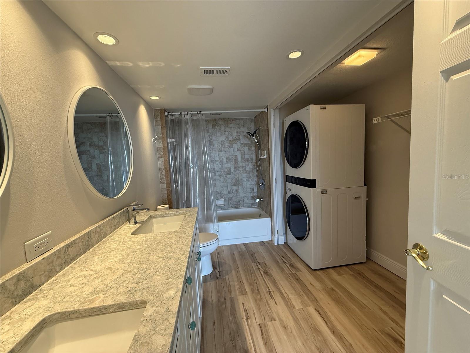 Image 16 of 44 For 4823 Ebbtide Lane 301