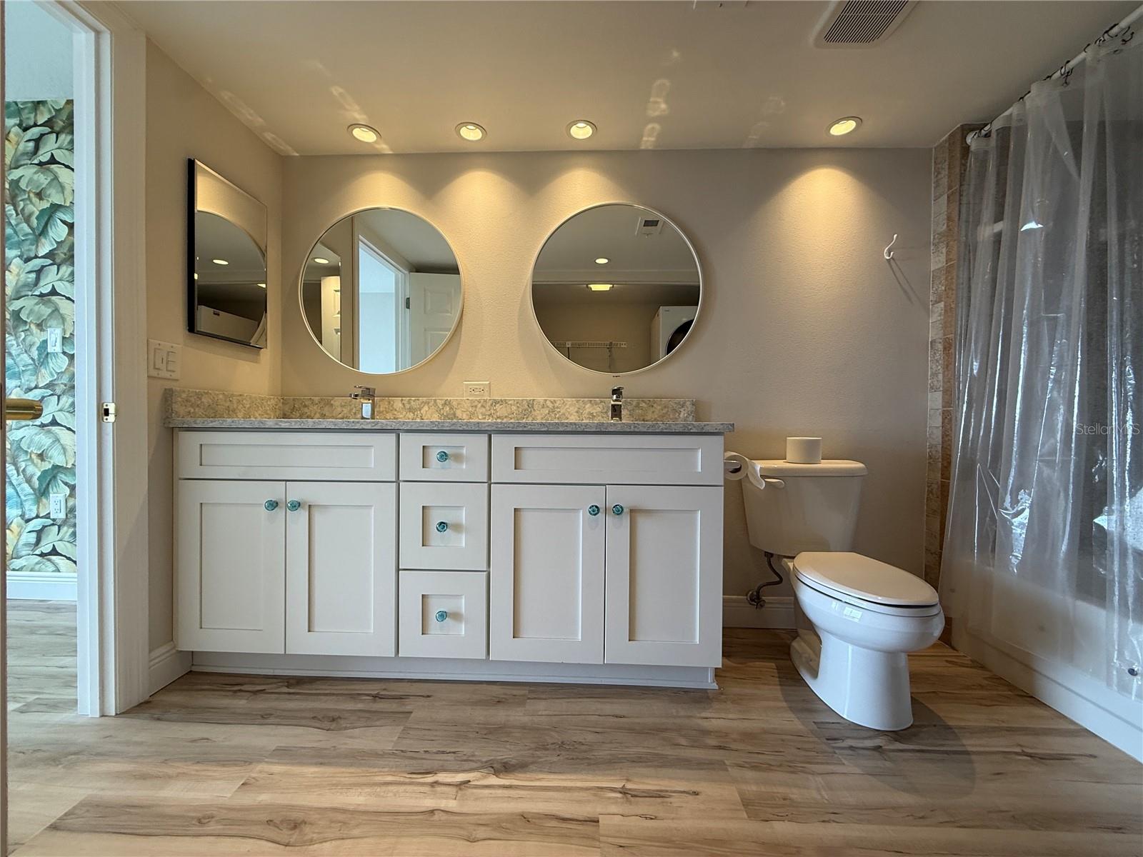 Image 18 of 44 For 4823 Ebbtide Lane 301