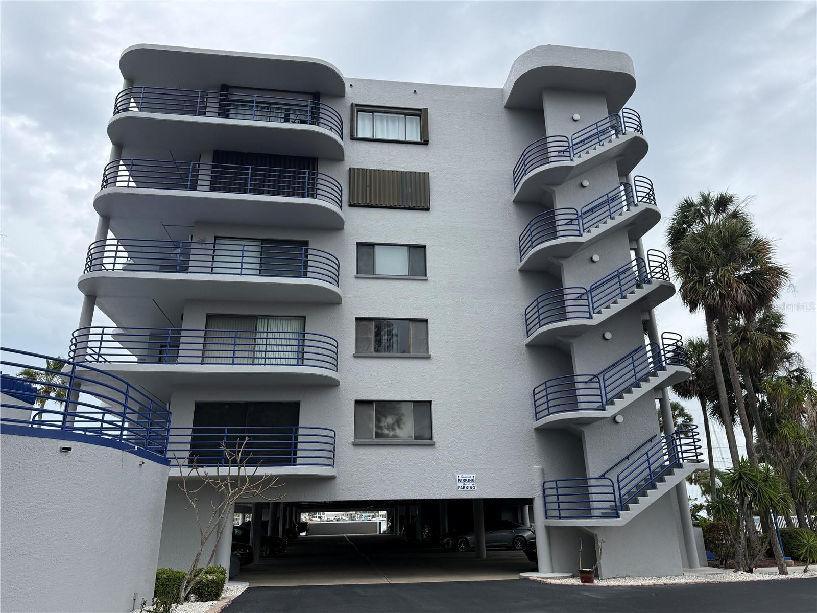 Image 31 of 44 For 4823 Ebbtide Lane 301