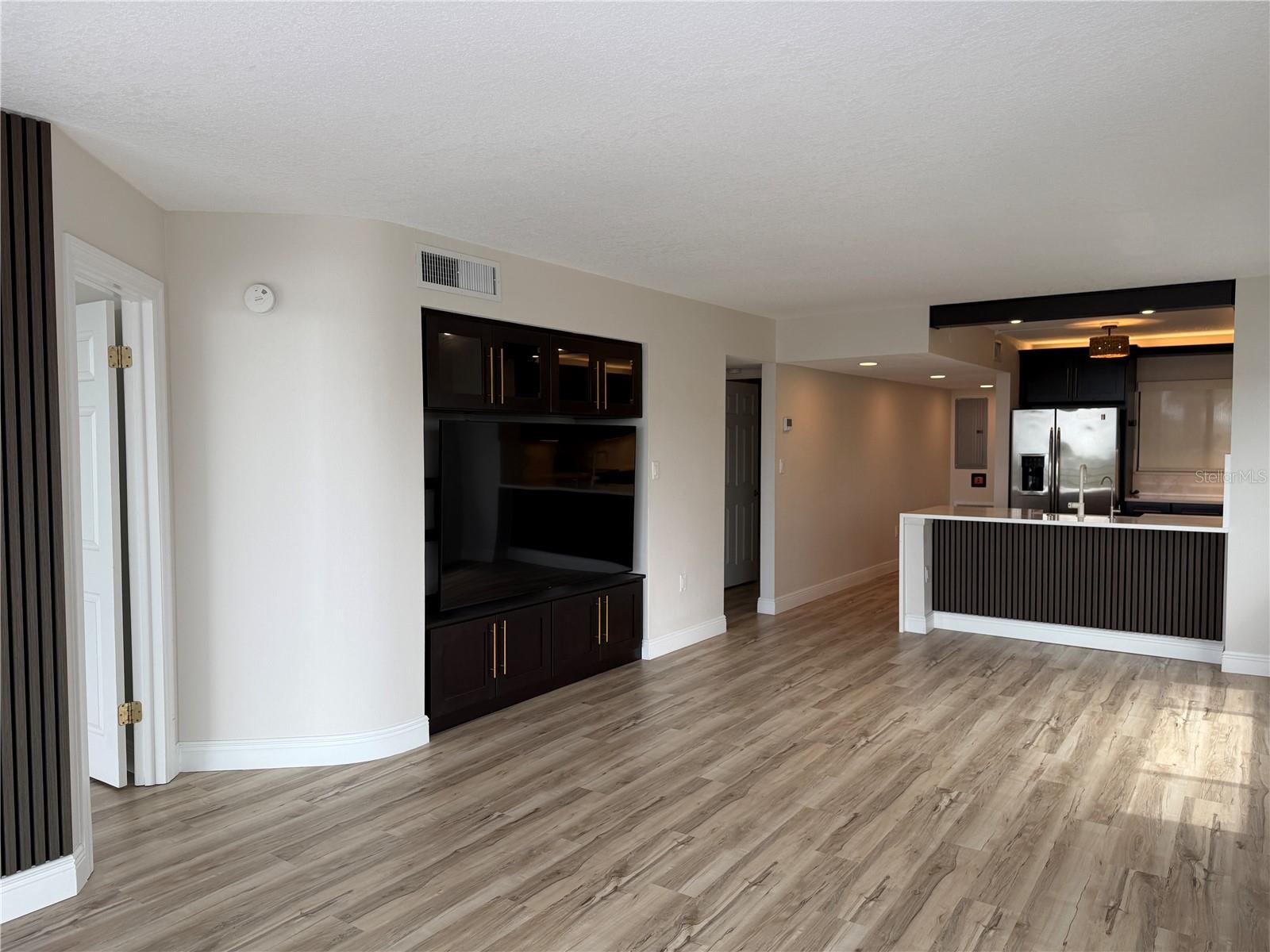 Image 5 of 44 For 4823 Ebbtide Lane 301