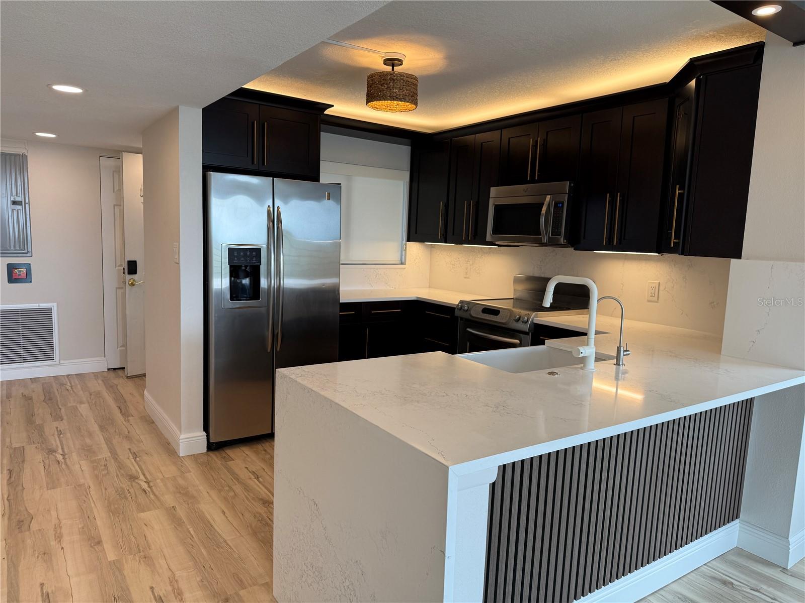 Image 8 of 44 For 4823 Ebbtide Lane 301