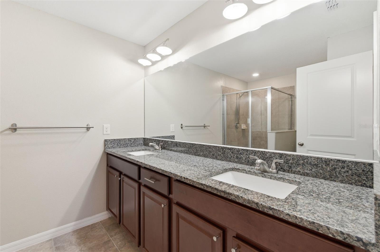 Image 23 of 48 For 10668 Lake Montauk Drive