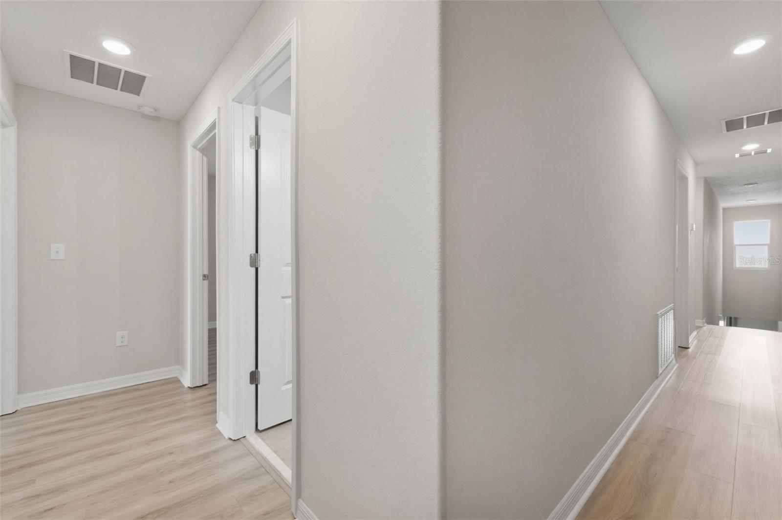 Image 25 of 48 For 10668 Lake Montauk Drive