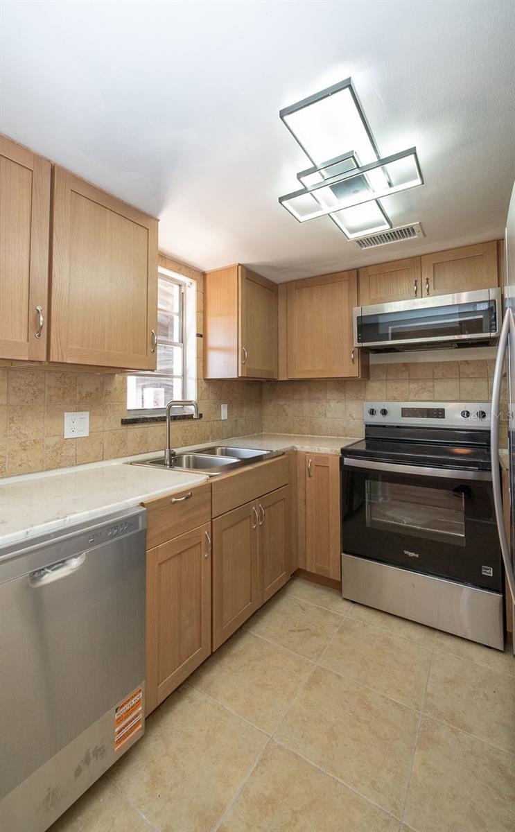 Image 5 of 42 For 4807 Marine Parkway 103