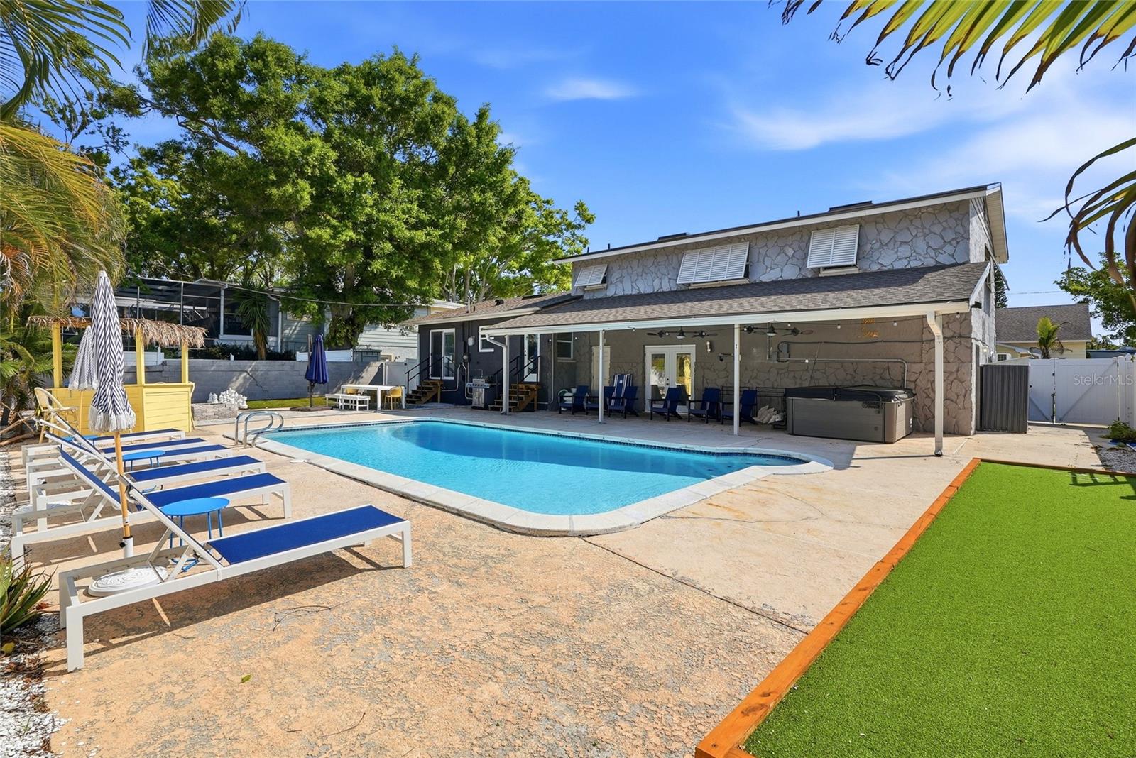 Listing photo id 31 for 8580 139th Lane