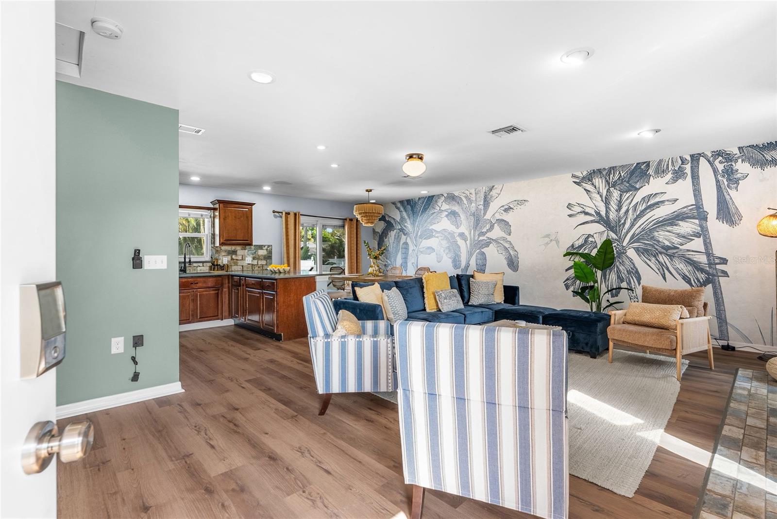 Listing photo id 2 for 8580 139th Lane