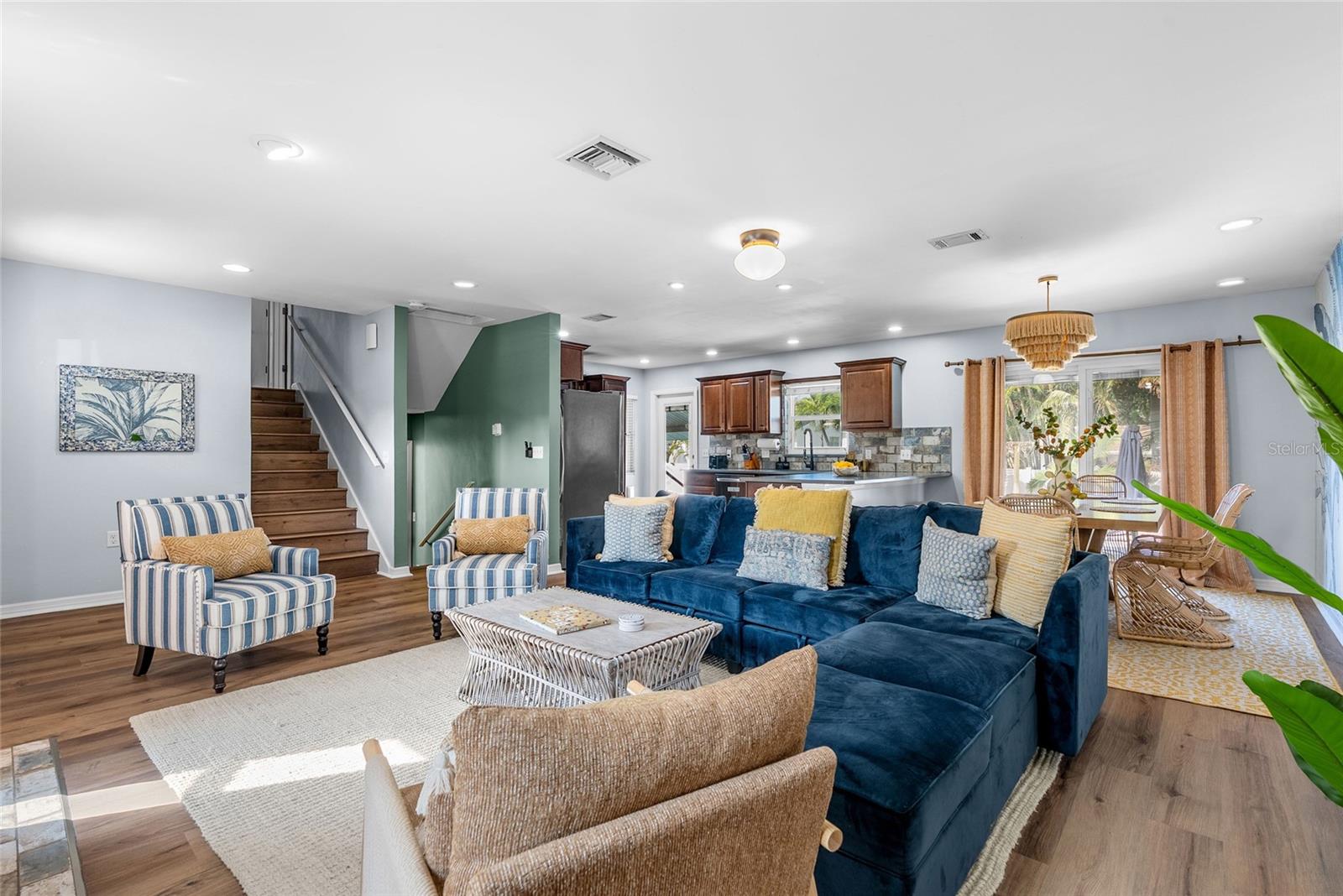 Listing photo id 4 for 8580 139th Lane