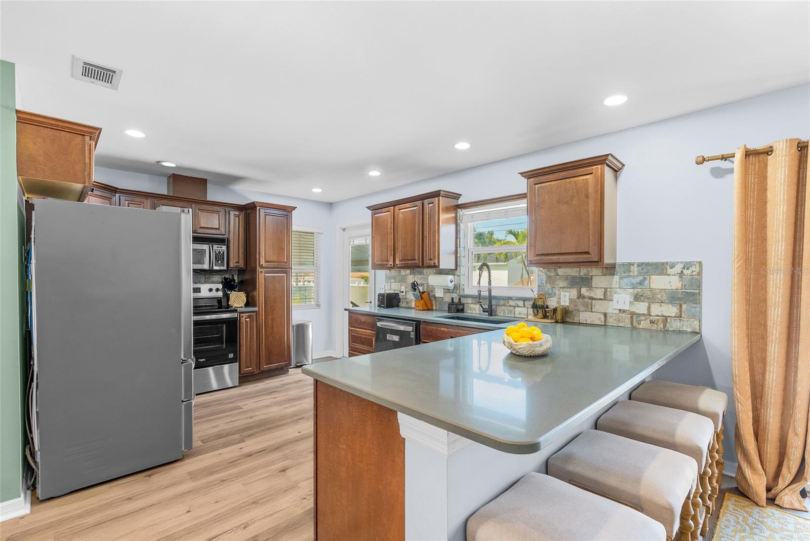 Listing photo id 7 for 8580 139th Lane