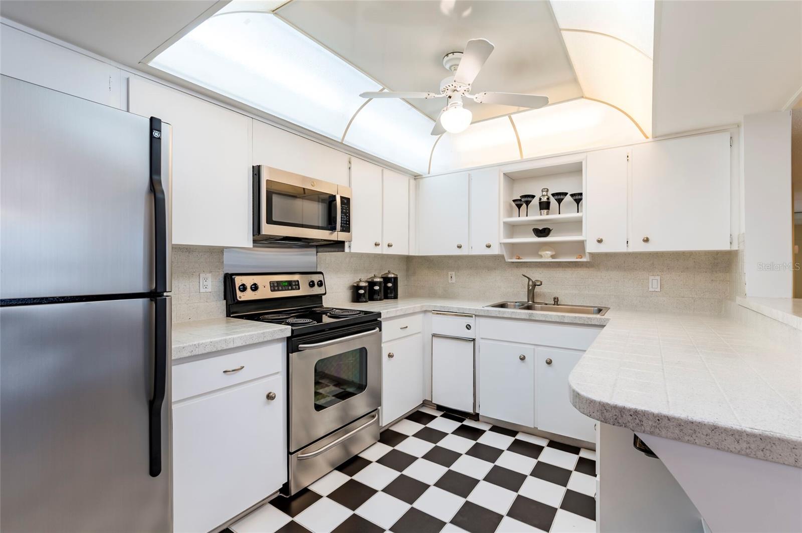 Image 17 of 53 For 1460 Gulf Boulevard 511