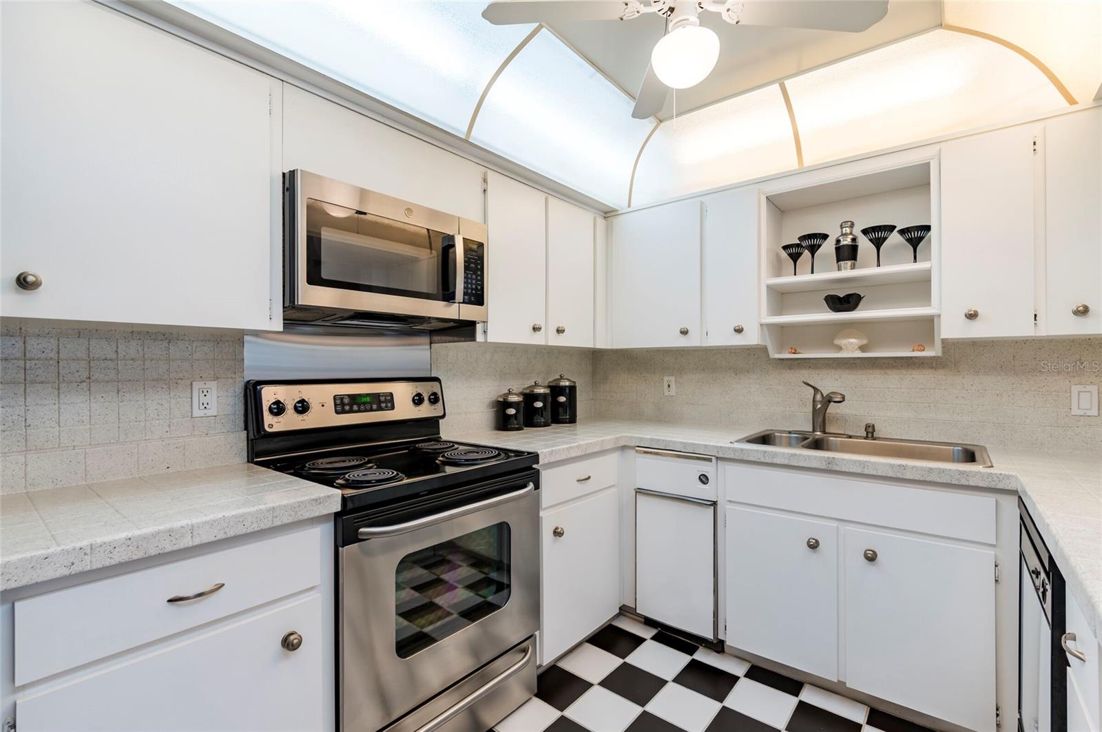 Image 18 of 53 For 1460 Gulf Boulevard 511