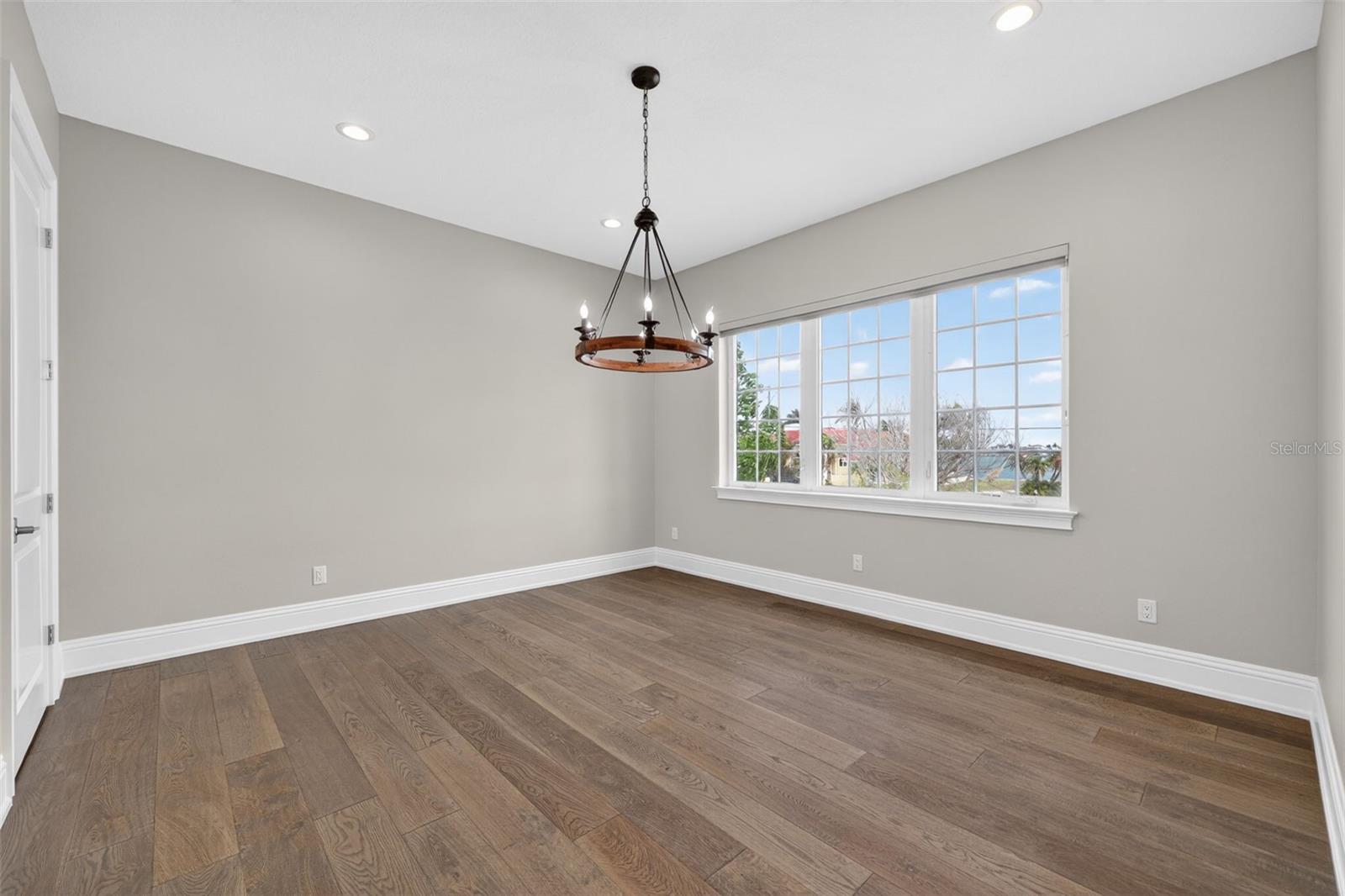 Image 31 of 96 For 13 Treasure Ln