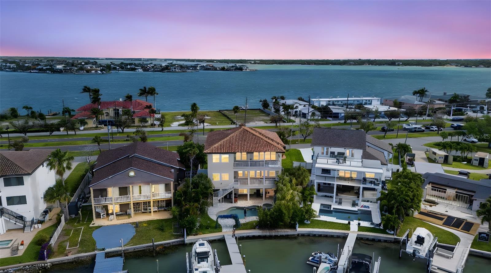 Image 40 of 96 For 13 Treasure Ln