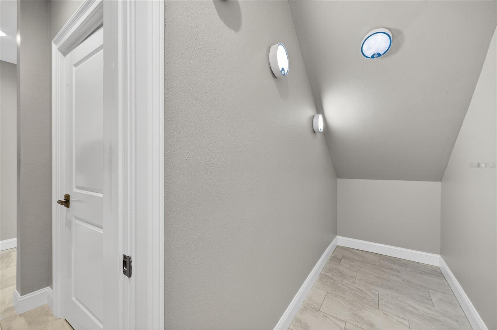 Image 7 of 96 For 13 Treasure Ln