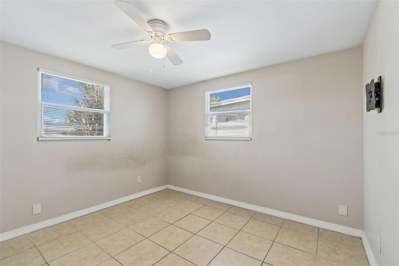 Image 18 of 28 For 11915 106th Street