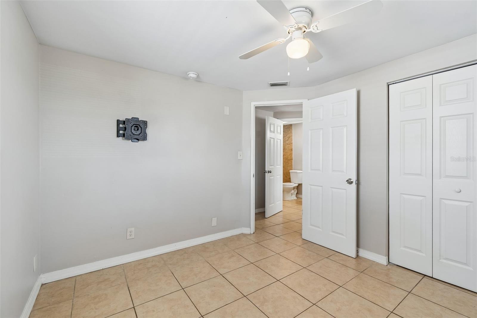 Image 20 of 28 For 11915 106th Street