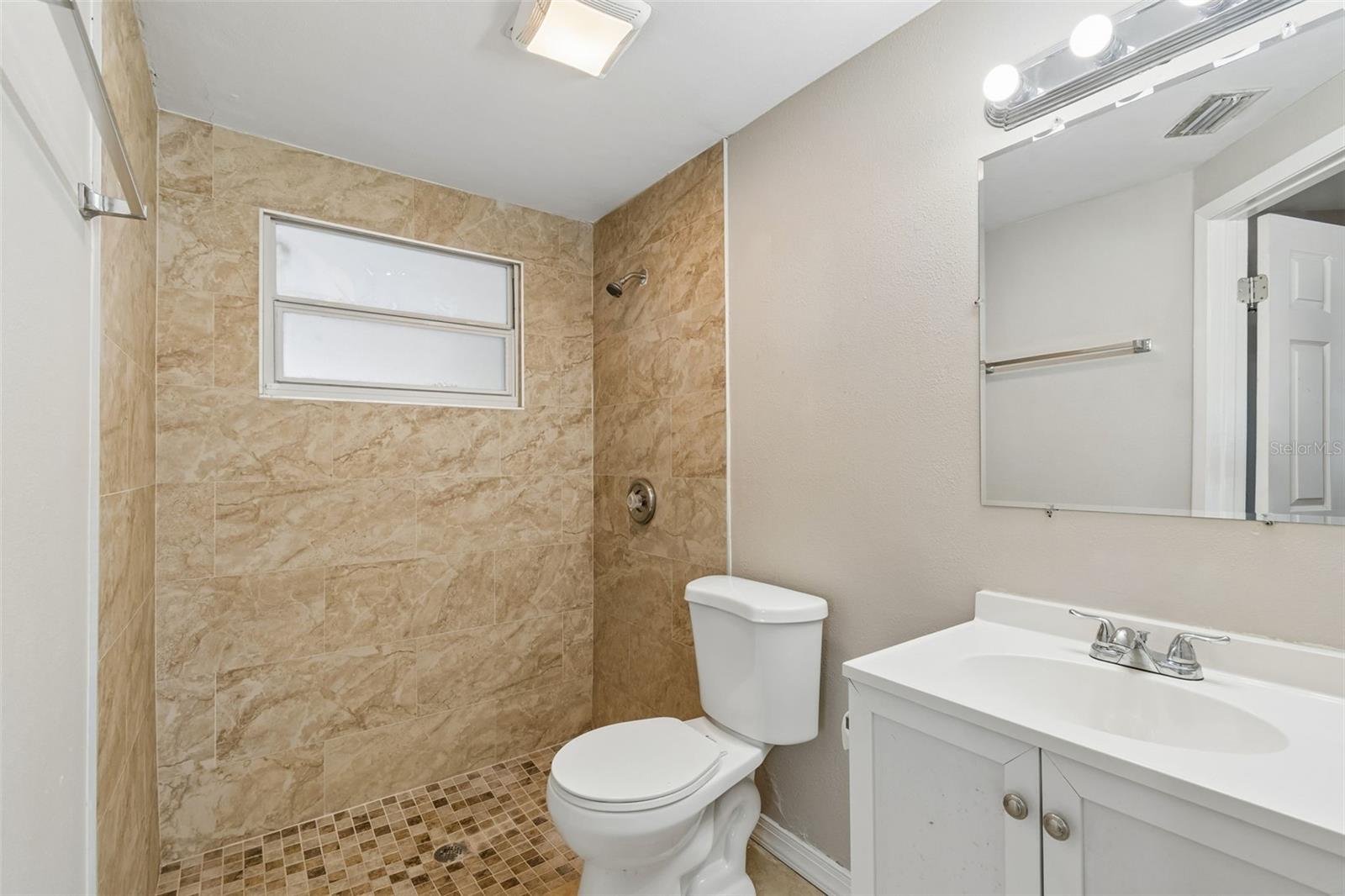 Image 21 of 28 For 11915 106th Street