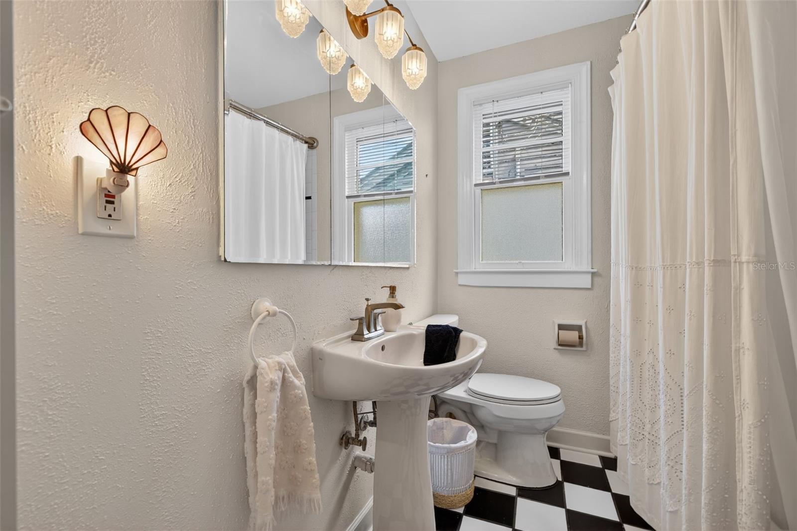 Image 12 of 19 For 2270 7th Avenue N