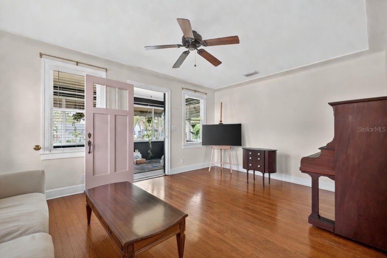 Image 7 of 19 For 2270 7th Avenue N