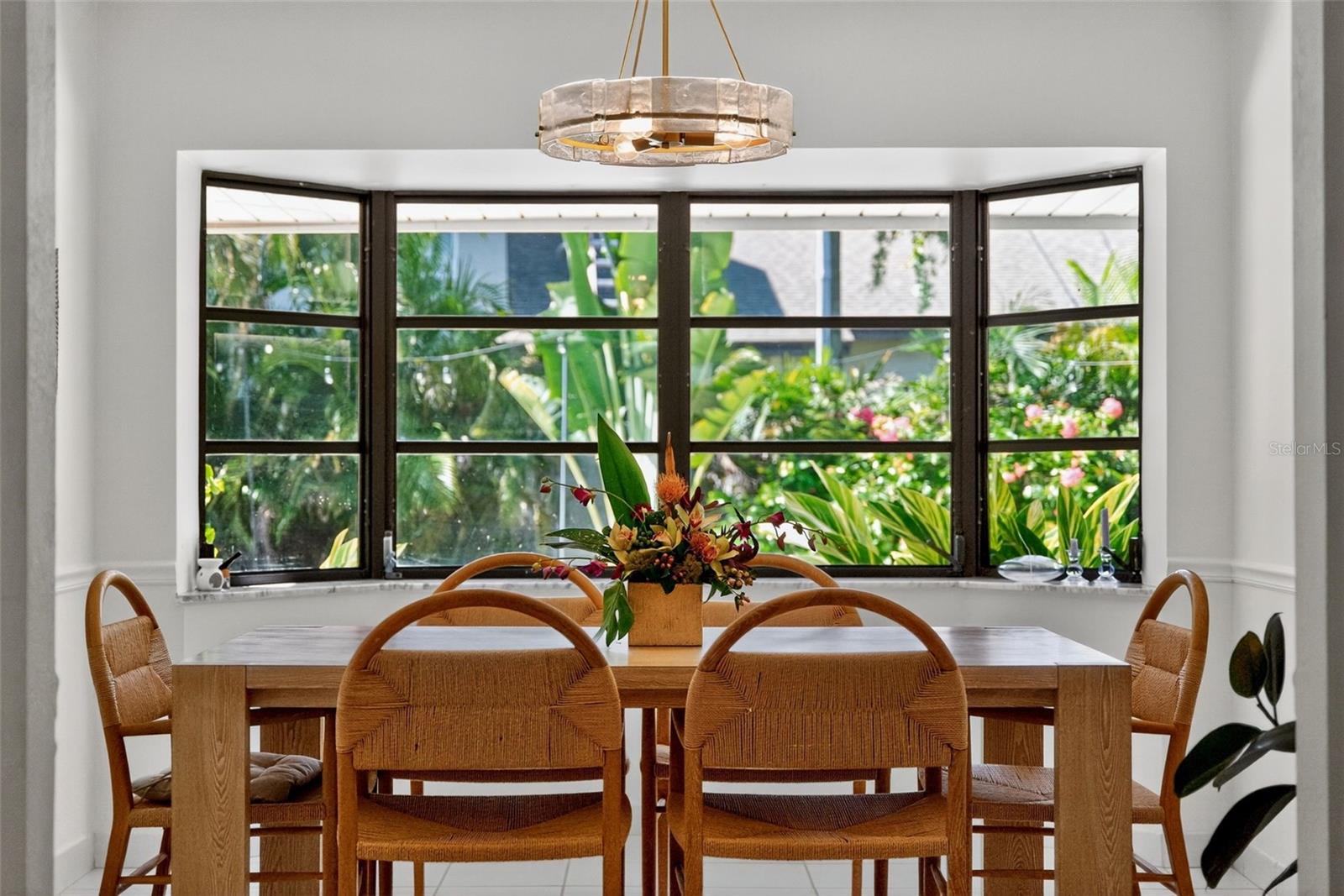 Image 14 of 75 For 1835 Serpentine Drive S