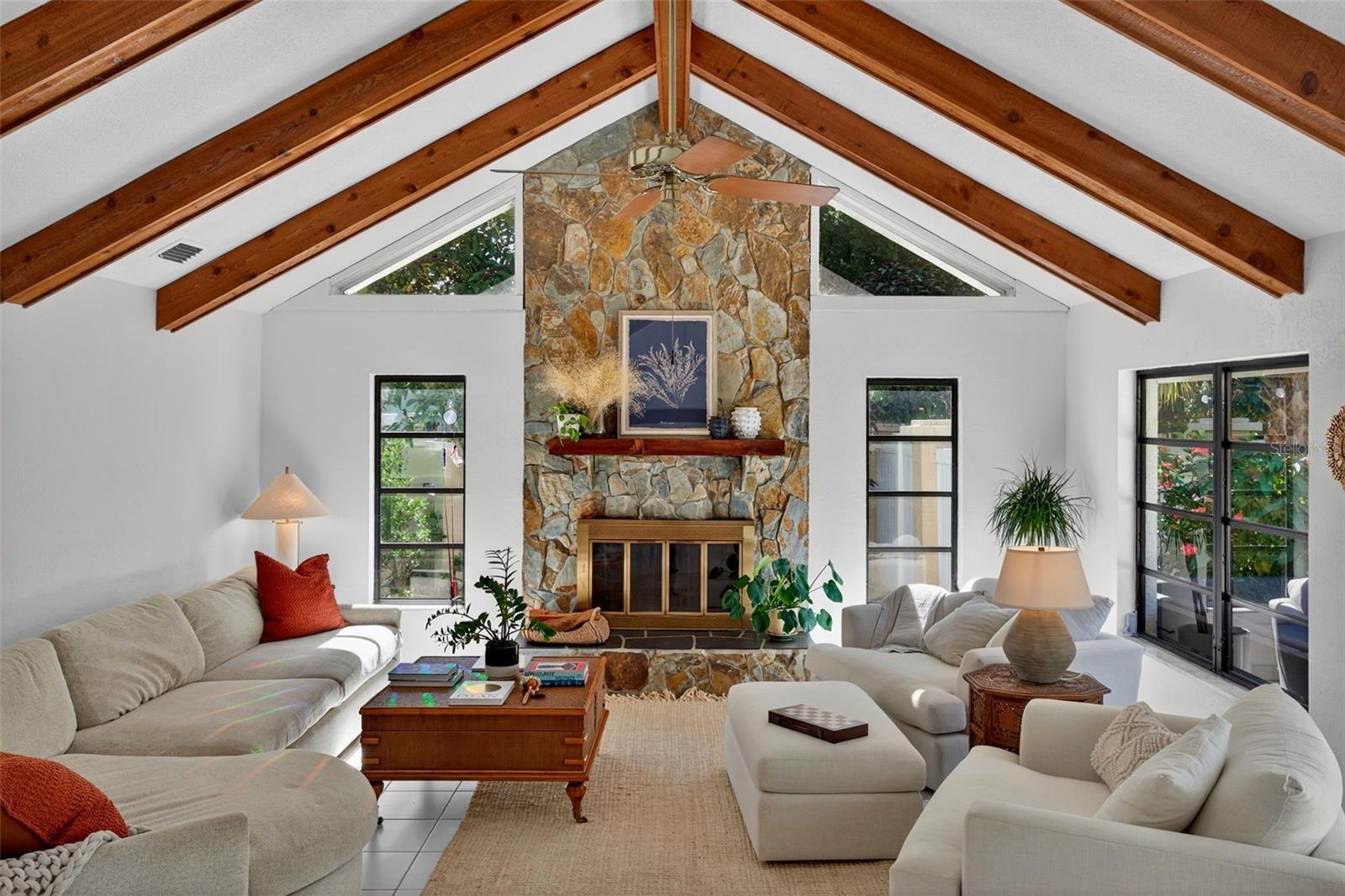 Image 18 of 75 For 1835 Serpentine Drive S