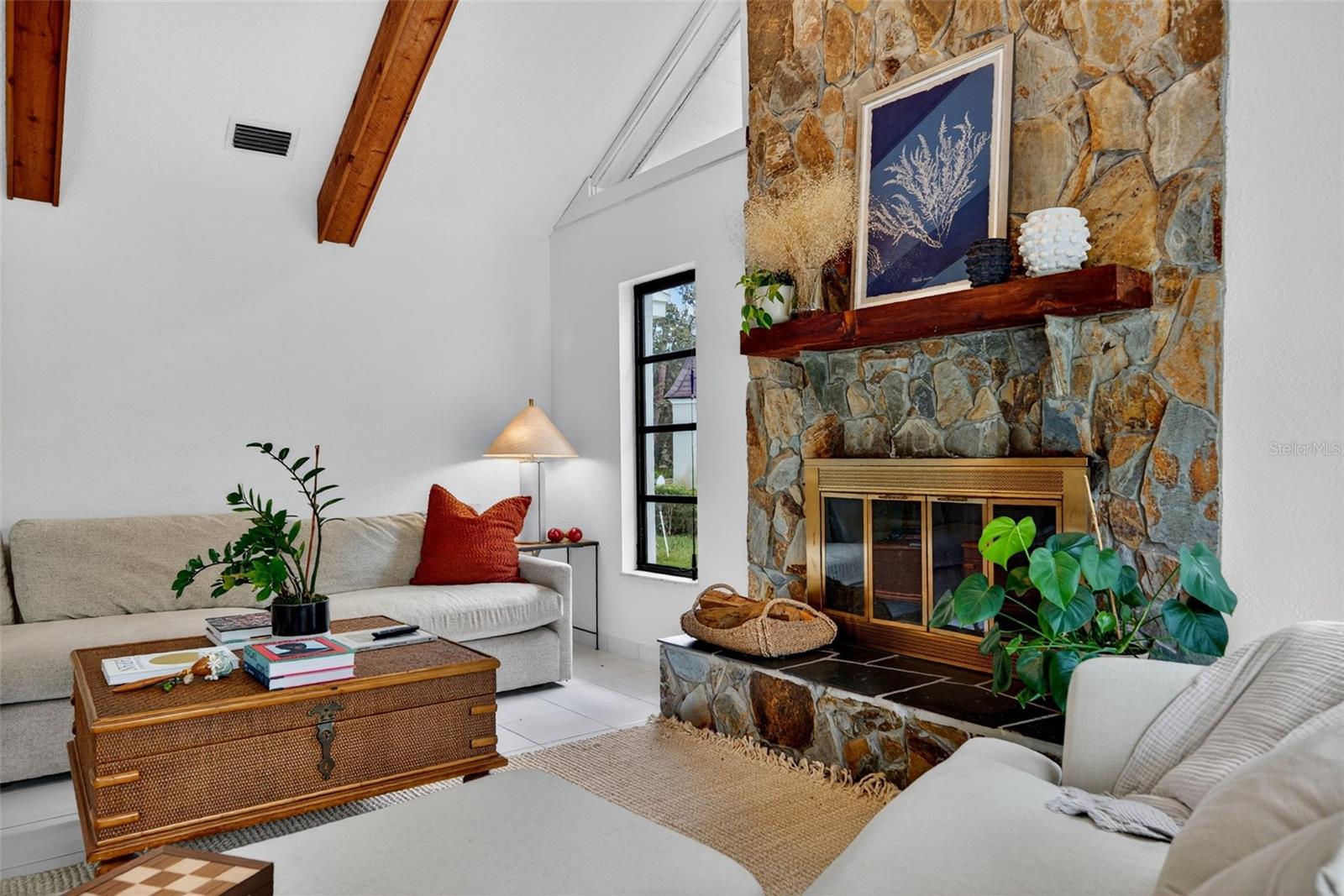 Image 22 of 75 For 1835 Serpentine Drive S