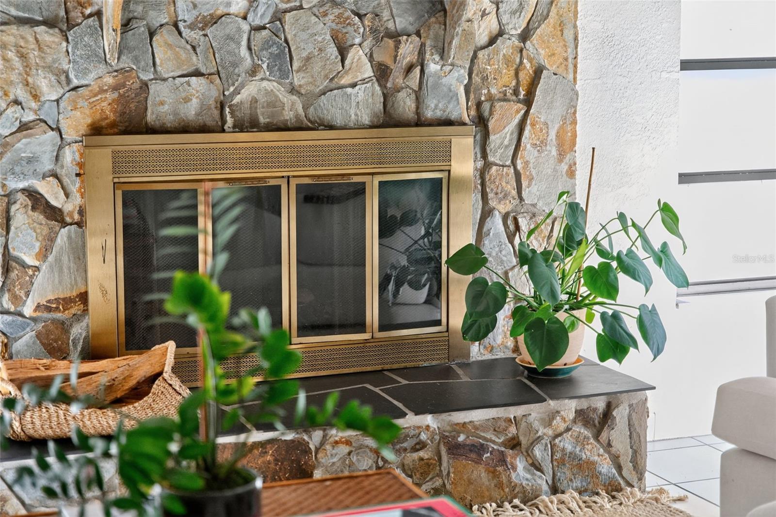 Image 23 of 75 For 1835 Serpentine Drive S