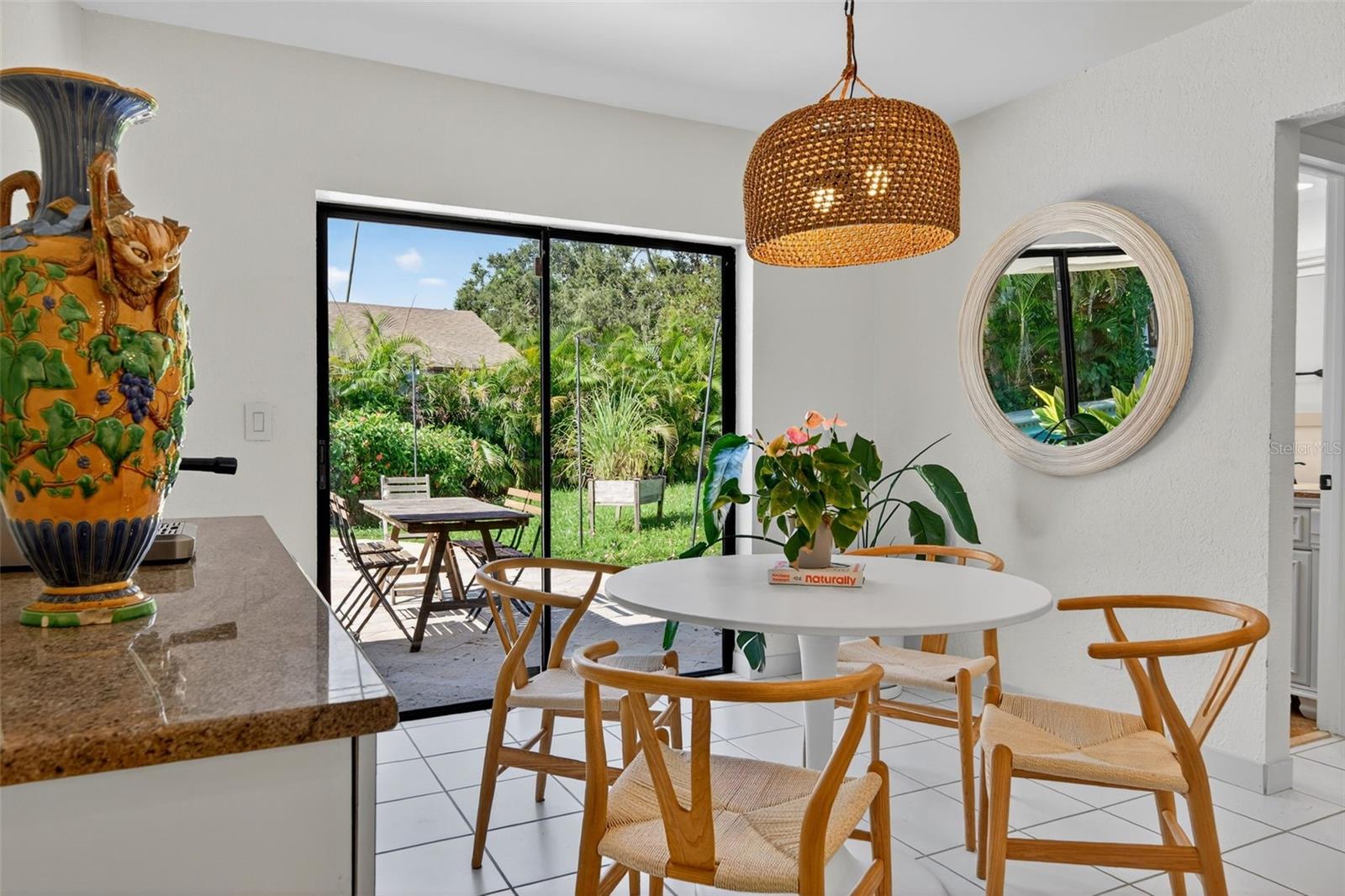 Image 32 of 75 For 1835 Serpentine Drive S