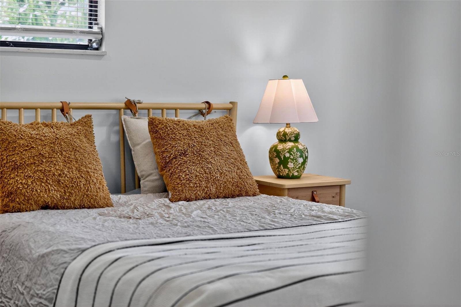 Image 38 of 75 For 1835 Serpentine Drive S