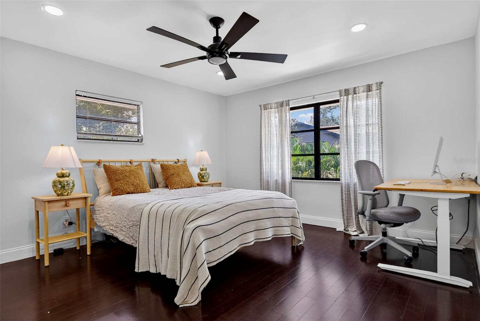 Image 39 of 75 For 1835 Serpentine Drive S