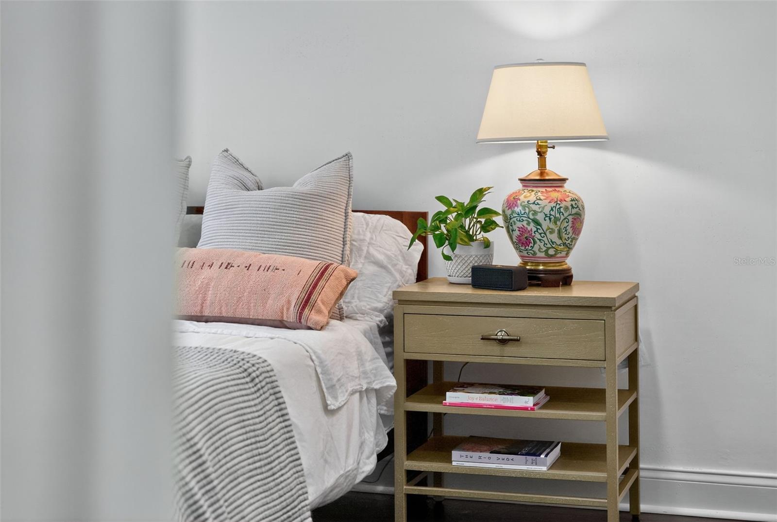 Image 42 of 75 For 1835 Serpentine Drive S