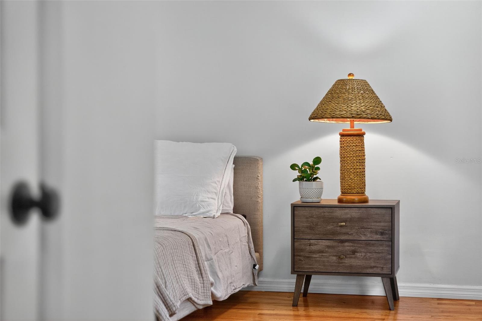 Image 43 of 75 For 1835 Serpentine Drive S