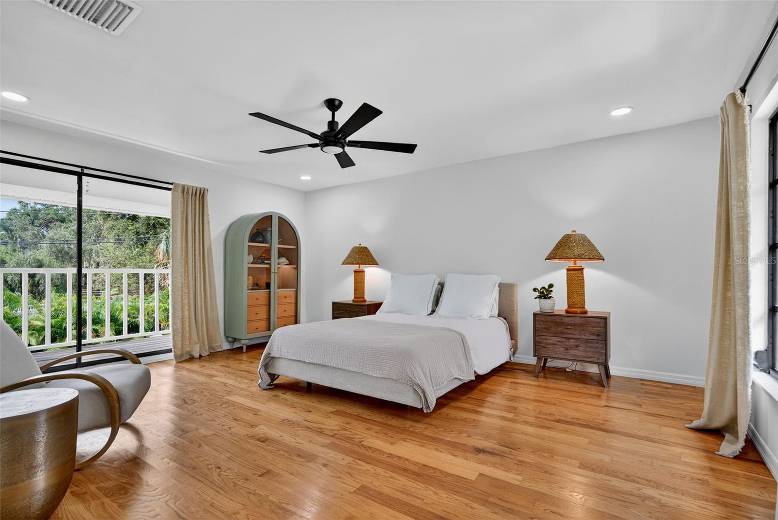 Image 44 of 75 For 1835 Serpentine Drive S